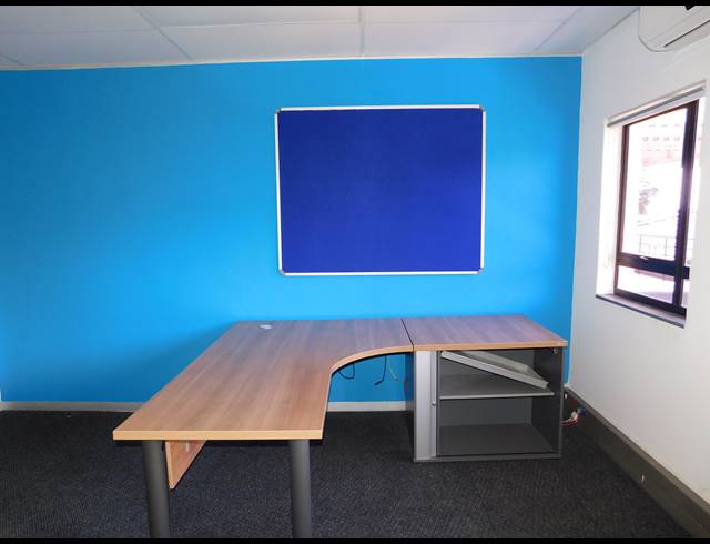 724M² OFFICE TO LET IN HYDE PARK